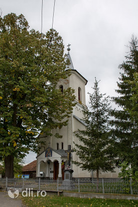 biserica-ortodoxa-din-aciua-judetul-maramures-imagine-laterala.jpg