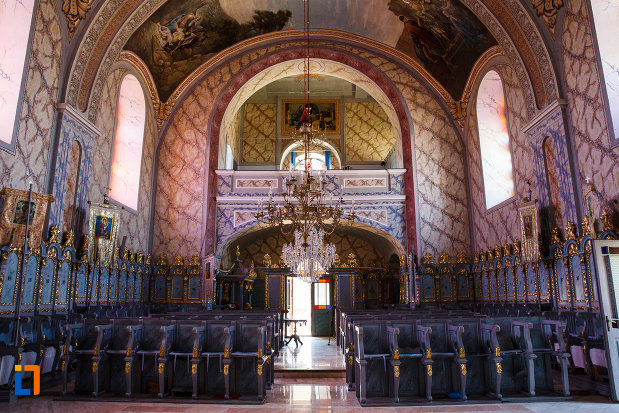 biserica-ortodoxa-nasterea-maicii-domnului-din-sannicolau-mare-judetul-timis-spatiu-dedicat-credinciosilor.jpg