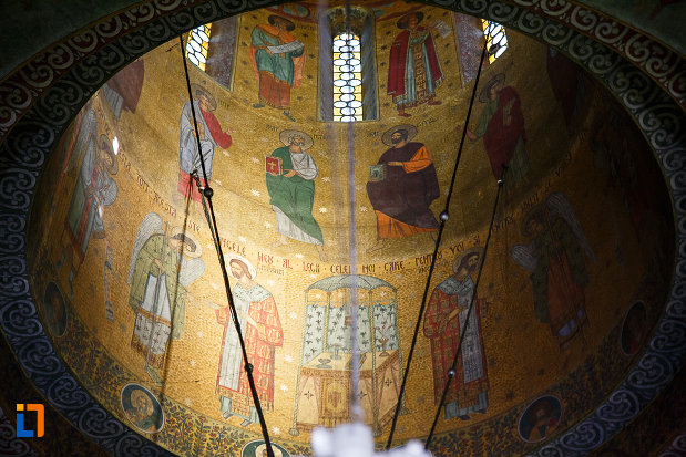 biserica-ortodoxa-sf-nicolae-din-orastie-judetul-hunedoara-imaginea-cupolei.jpg