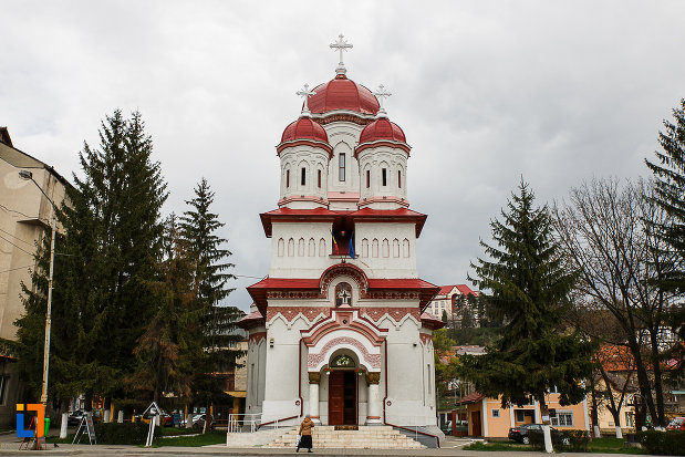 biserica-ortodoxa-sf-treime-din-petrosani-judetul-hunedoara.jpg