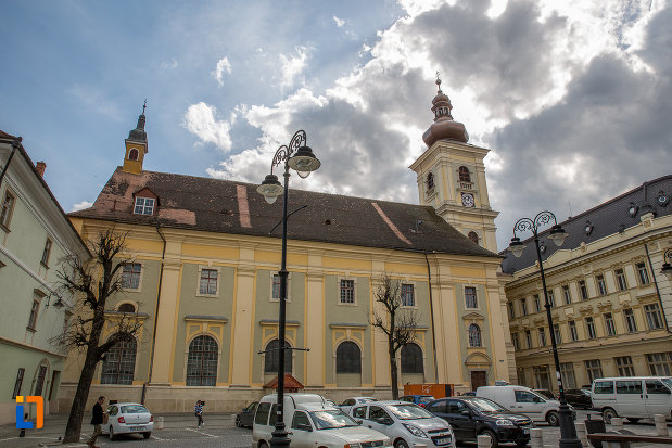 biserica-parohiala-evanghelica-sf-maria-din-sibiu-judetul-sibiu-vazuta-din-piata-mica.jpg