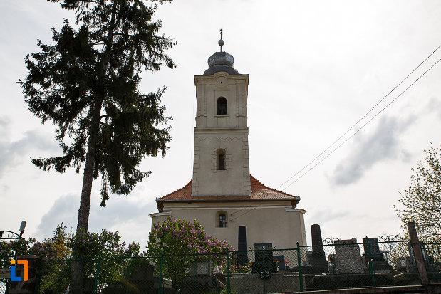 biserica-reformata-din-hunedoara-judetul-hunedoara-vazuta-din-fata.jpg