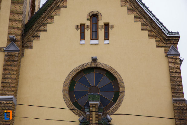 biserica-reformata-din-lugoj-judetul-timis-fereastra-circulara.jpg
