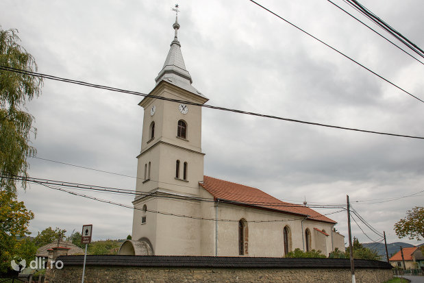 biserica-reformata-din-tautii-magheraus-judetul-maramures.jpg