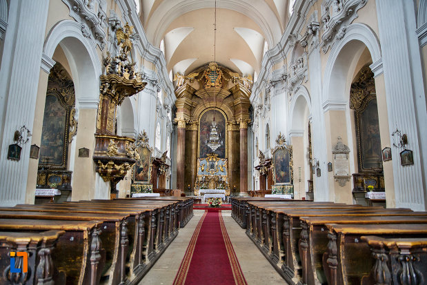 biserica-romana-catolica-sfanta-treime-din-cluj-napoca-judetul-cluj.jpg