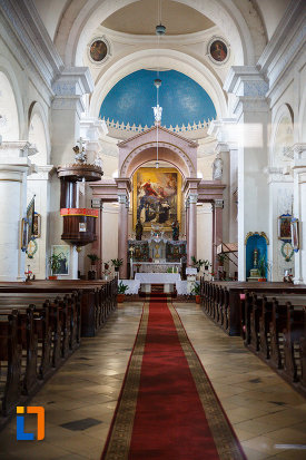 biserica-romano-catolica-sf-tereza-din-sannicolau-mare-judetul-timis-culoarul-intern.jpg