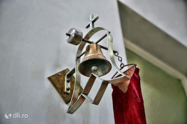 biserica-romano-catolica-sfantul-duh-din-satu-mare-clopot-mic.jpg