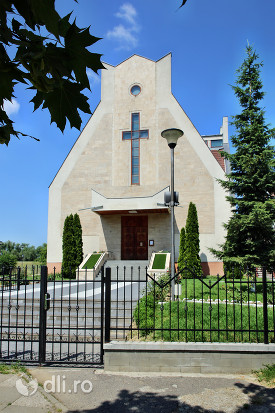 biserica-romano-catolica-sfantul-duh-din-satu-mare-intrarea-in-biserica.jpg