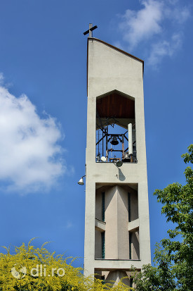 biserica-romano-catolica-sfantul-duh-din-satu-mare-turn-clopote.jpg