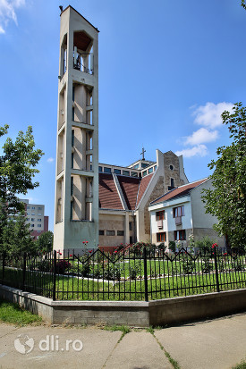 biserica-romano-catolica-sfantul-duh-din-satu-mare-vedere-din-lateral.jpg