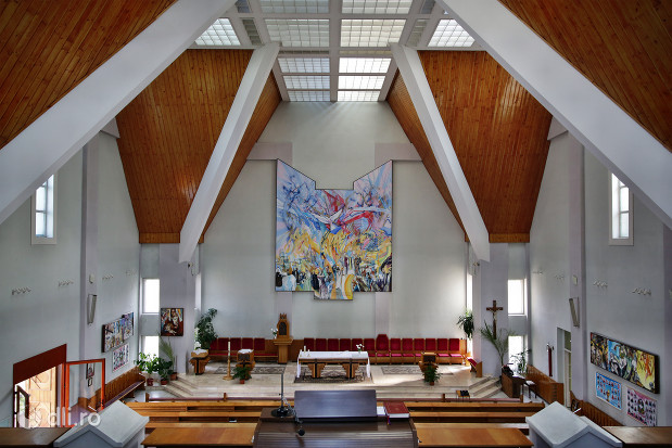 biserica-romano-catolica-sfantul-duh-din-satu-mare-vedere-in-biserica-din-partea-de-sus.jpg