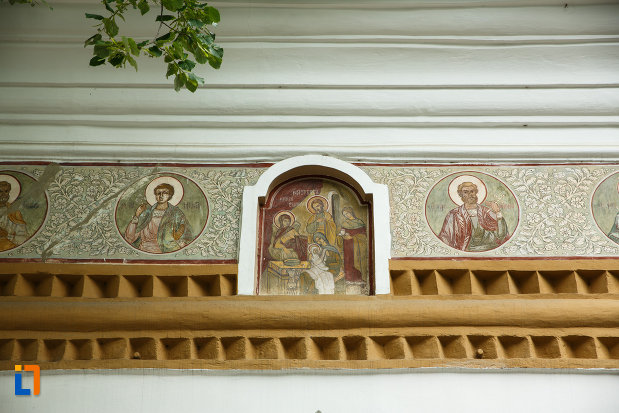 biserica-sapunaru-nasterea-maicii-domnului-1783-din-focsani-judetul-vrancea-imagine-cu-picturi-murale.jpg