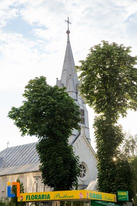 biserica-sf-anton-din-pitesti-judetul-arges-vazuta-din-lateral.jpg