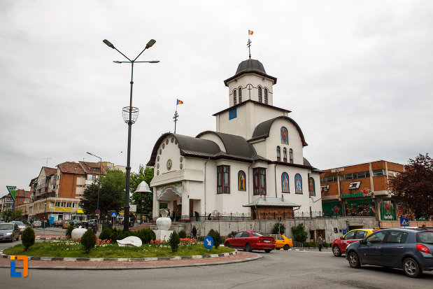 biserica-sf-apostoli-petru-si-pavel-din-ramnicu-valcea-judetul-valcea.jpg