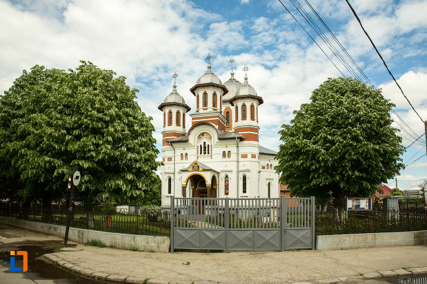 biserica-sf-apostoli-si-sf-gheorghe-din-caracal-judetul-olt-pozata-din-fata.jpg