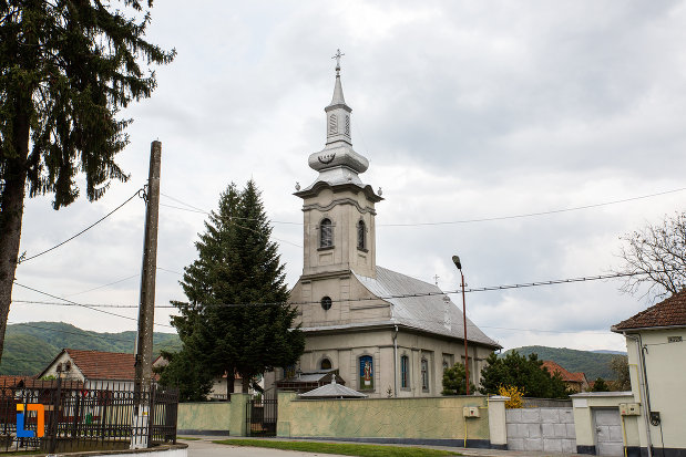 biserica-sf-gheorghe-1840-din-otelu-rosu-judetul-caras-severin.jpg