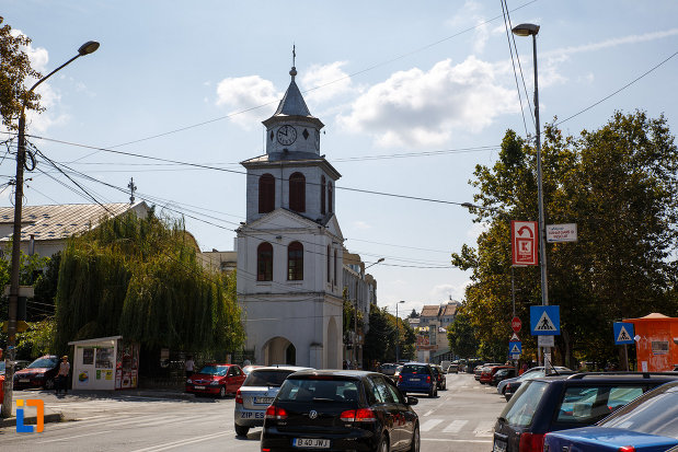 biserica-sf-gheorghe-din-tulcea-judetul-tulcea-o-imagine-din-departare.jpg