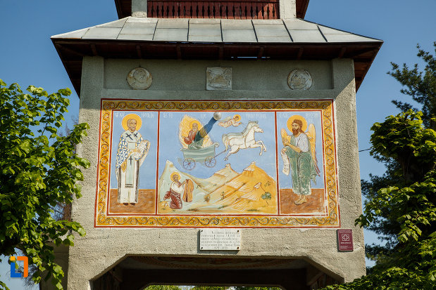 biserica-sf-ilie-biserica-noua-din-dragasani-judetul-valcea-pictura-de-pe-poarta.jpg
