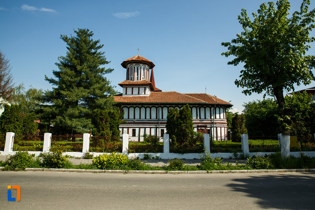 biserica-sf-ilie-biserica-noua-din-dragasani-judetul-valcea-vazut-de-la-distanta.jpg
