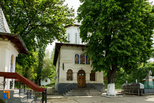 biserica-sf-imparati-din-slatina-judetul-olt.jpg