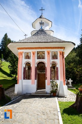 biserica-sf-nicolae-1818-din-predeal-judetul-brasov.jpg