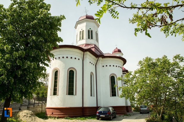 biserica-sf-nicolae-din-slatina-judetul-olt-vazuta-din-spate.jpg