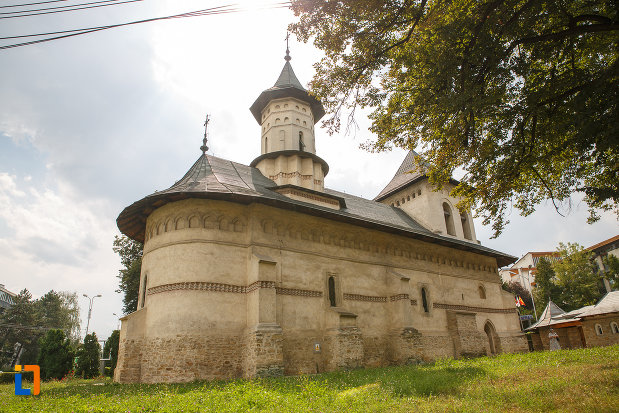 biserica-sf-nicolae-prajescu-1611-din-suceava-judetul-suceava-vazuta-din-lateral.jpg