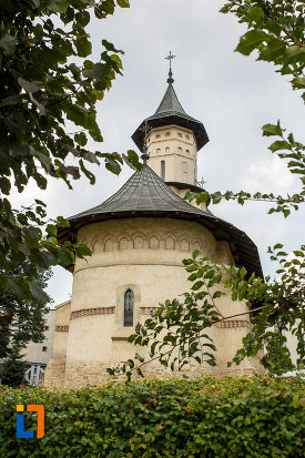 biserica-sf-nicolae-prajescu-1611-din-suceava-judetul-suceava-vazuta-din-spate-2.jpg