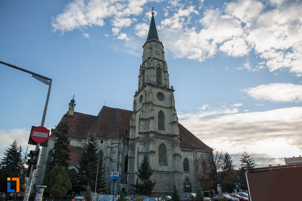biserica-sfantul-mihail-din-cluj-napoca-judetul-cluj-vazuta-din-lateral.jpg
