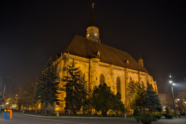 biserica-sfantul-mihail-din-cluj-napoca-judetul-cluj-vazuta-noaptea.jpg