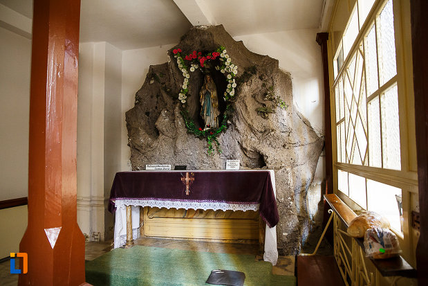 biserica-si-manastirea-franciscana-din-orastie-judetul-hunedoara-obiecte-religioase.jpg