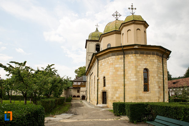 biserica-vazuta-din-spate-manastirea-negru-voda-din-campulung-muscel-judetul-arges.jpg