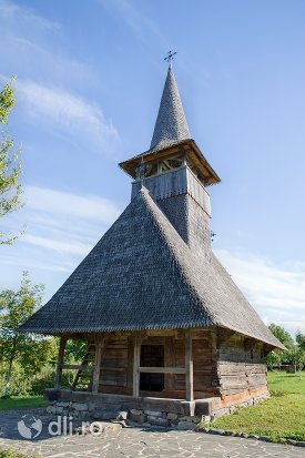 bisericuta-din-lemn-din-muzeul-satului-osenesc-din-negresti-oas-judetul-satu-mare-vedere-laterala.jpg