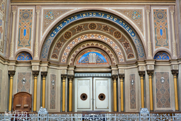 bolta-din-sinagoga-bd-independentei-din-oradea.jpg
