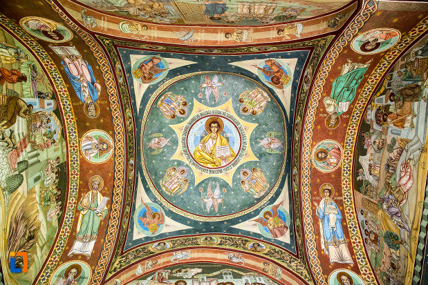 bolta-picata-din-biserica-biserica-intrarea-in-biserica-a-maicii-domnului-din-caracal-judetul-olt.jpg