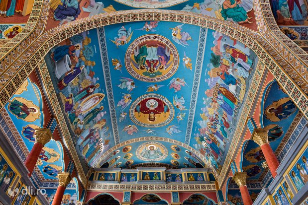 bolta-pictata-de-la-catedrala-ortodoxa-din-negresti-oas-judetul-satu-mare.jpg