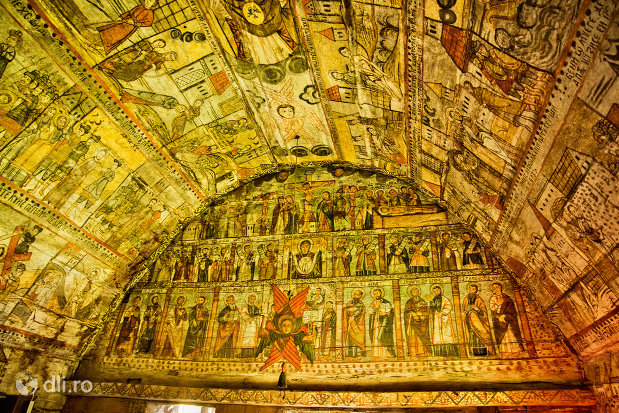 bolta-pictata-din-biserica-de-lemn-nasterea-maicii-domnului-din-calinesti-judetul-maramures.jpg