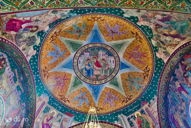 bolta-pictata-din-biserica-greco-catolica-buna-vestire-din-oradea-judetul-bihor.jpg