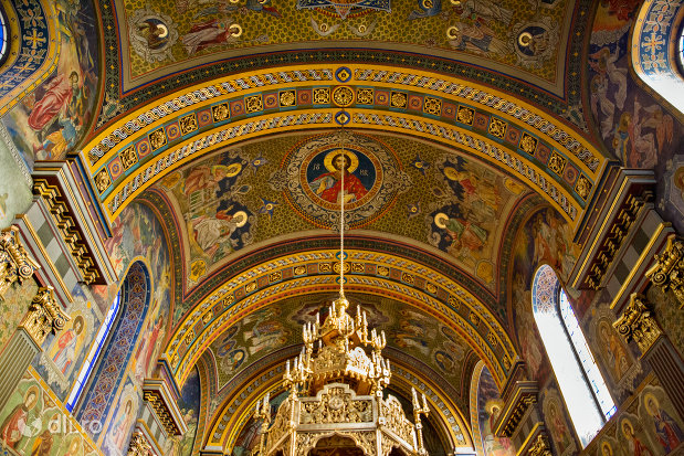 bolta-pictata-din-catedrala-ortodoxa-adormirea-maicii-domnului-biserica-cu-luna-din-oradea-judetul-bihor.jpg