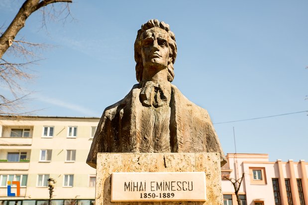 bust-mihai-eminescu-grupul-statuar-din-fata-casei-de-cultura-a-studentilor-din-alba-iulia-judetul-alba.jpg
