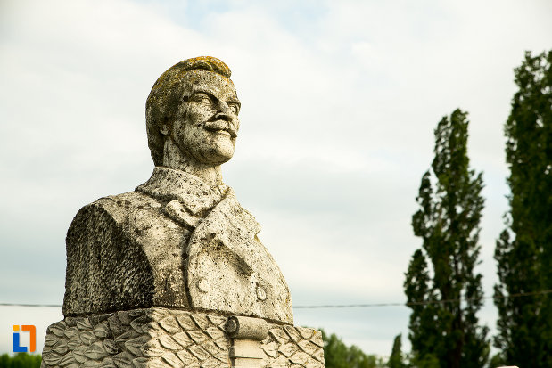 bustul-de-la-mormantul-generalului-gh-magheru-din-targu-jiu-judetul-gorj.jpg