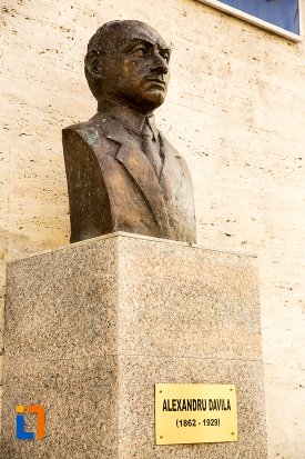 bustul-de-la-teatru-alexandru-davila-din-pitesti-judetul-arges.jpg