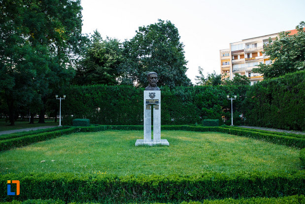 bustul-lui-alexandru-mocioni-din-timisoara-judetul-timis-in-parcul-central.jpg