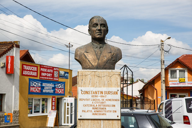 bustul-lui-constantin-bursan-din-hunedoara-judetul-hunedoara-vazut-din-apropiere.jpg