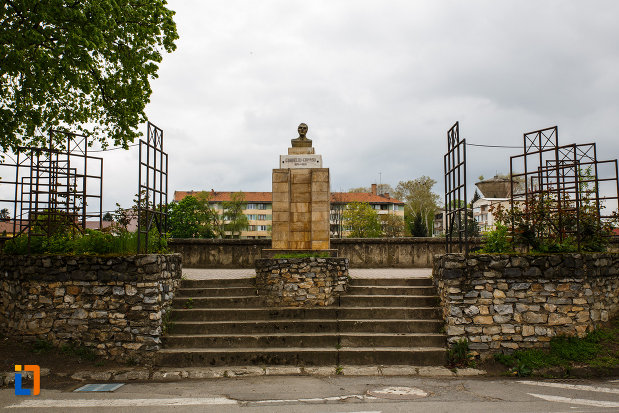 bustul-lui-corneliu-coposu-din-lugoj-judetul-timis-imag.jpg