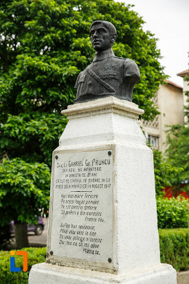 bustul-lui-gabriel-gr-pruncu-din-marasesti-judetul-vrancea-vazut-din-lateral.jpg