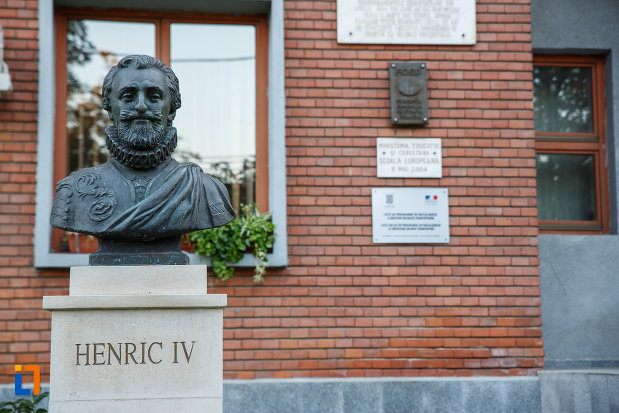bustul-lui-henric-al-iv-lea-de-la-liceul-sf-petru-si-pavel-azi-colegiul-national-mihai-viteazul-din-ploiesti-judetul-prahova.jpg