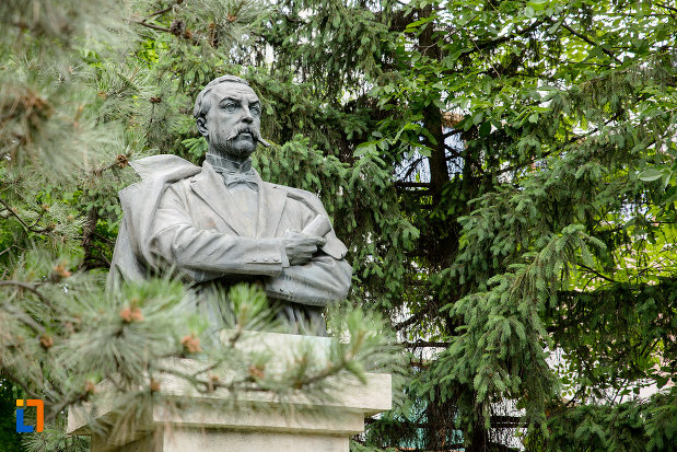 bustul-lui-lascar-catargiu-din-galati-judetul-galati-vazut-de-aproape.jpg