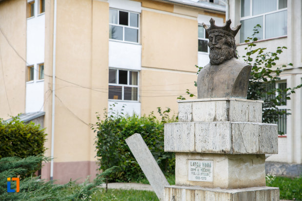bustul-lui-latcu-voda-din-siret-judetul-suceava-fotografiat-din-lateral.jpg
