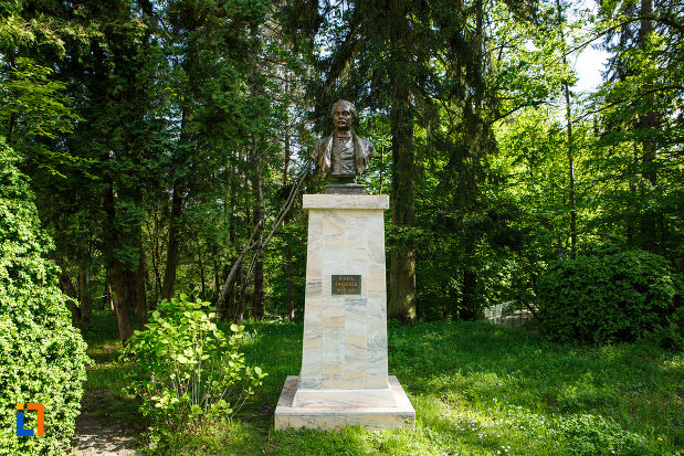 bustul-lui-mihai-eminescu-din-baile-govora-judetul-valcea.jpg